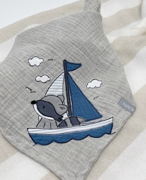 Halstuch "Waschbär mit Segelboot"